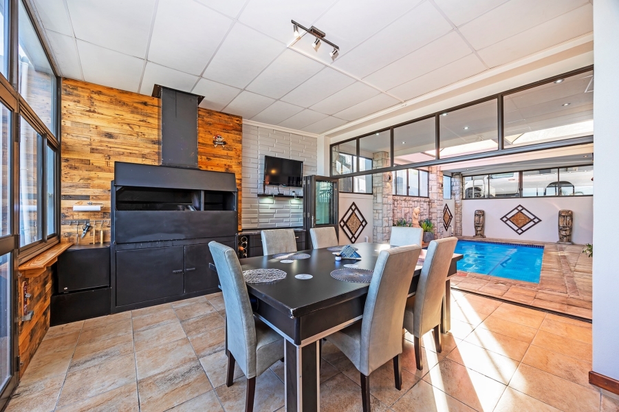 4 Bedroom Property for Sale in Van Riebeeckshof Western Cape